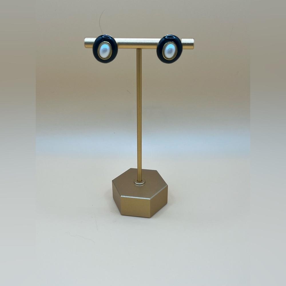 Elegant Gold and Black Jewelry Stand